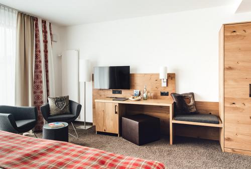 picture accomodations deluxe room 2